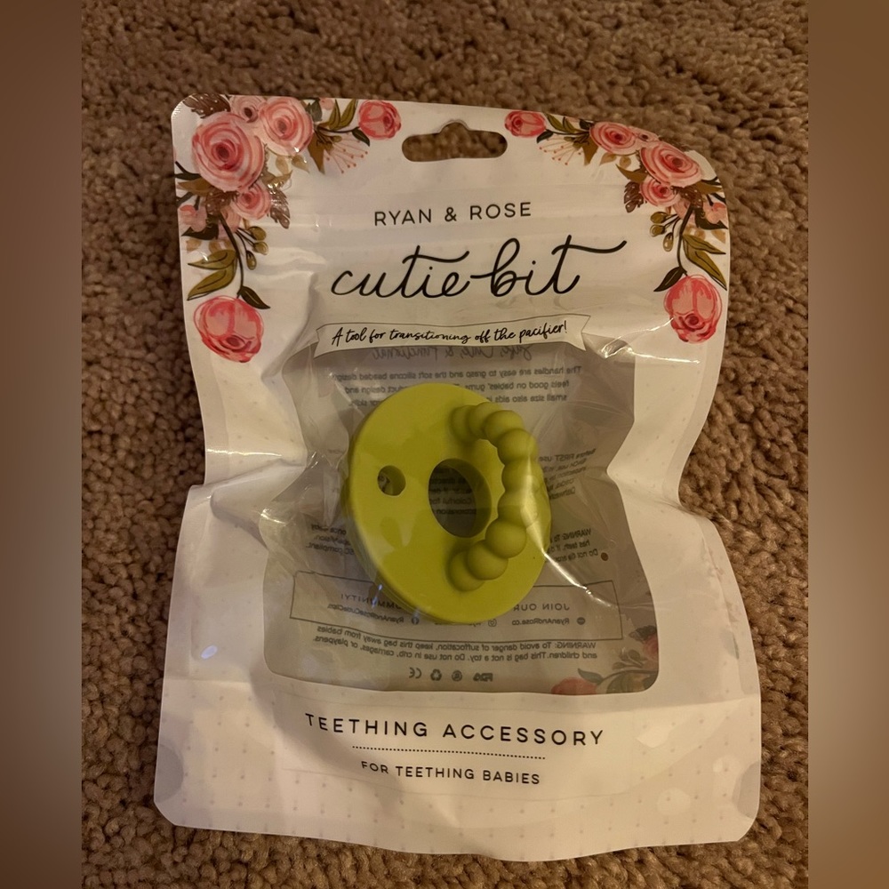 NWT Ryan & Rose Cutie Teether (pear)